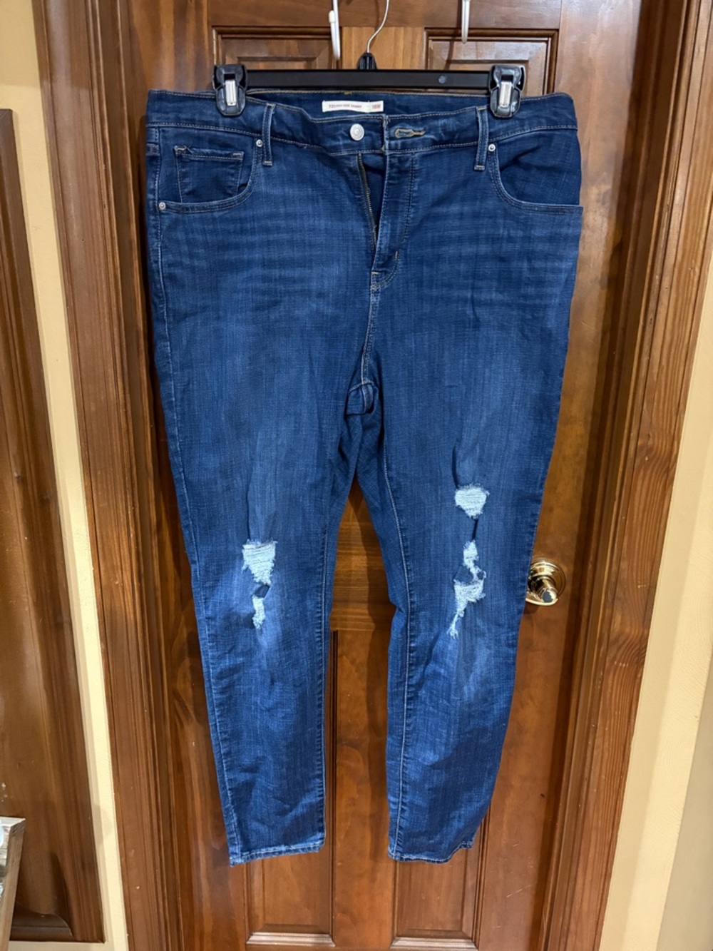 Levi's Women’s Dark Blue Skinny Jeans with Distressed Knees
